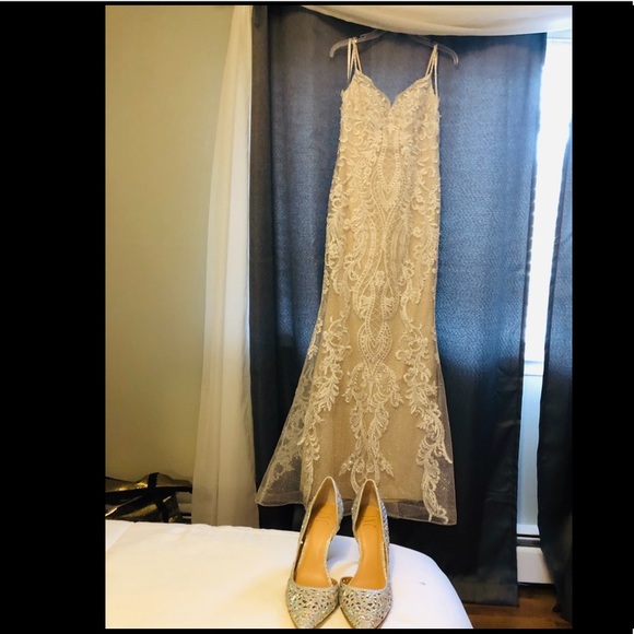 Beautiful dress - Picture 6 of 9